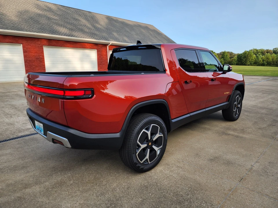 2023 Rivian R1T - Image 23 of 31
