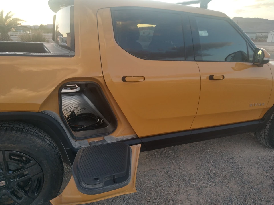 2023 Rivian R1T - Image 8 of 21