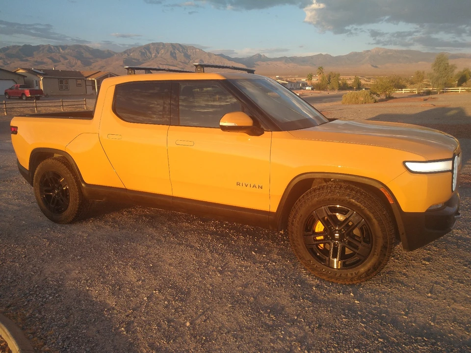 2023 Rivian R1T - Image 2 of 21