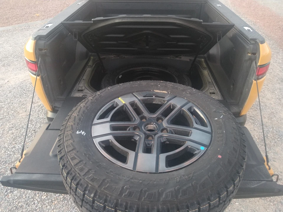 2023 Rivian R1T - Image 17 of 21