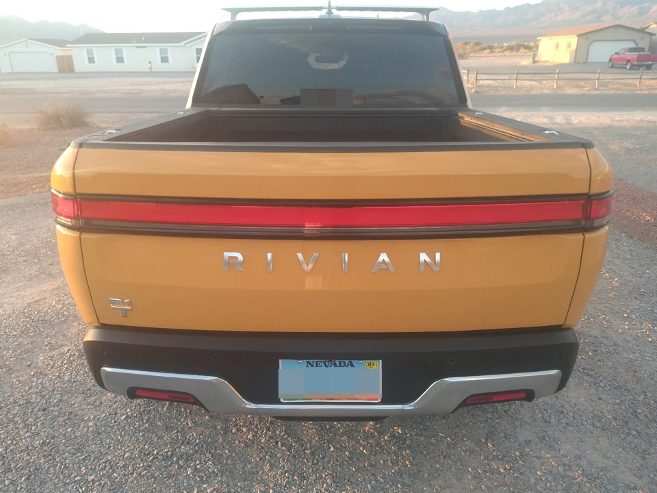 2023 Rivian R1T - Image 5 of 21