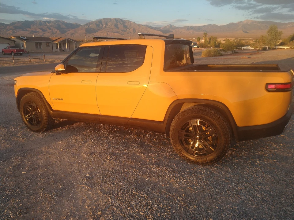 2023 Rivian R1T - Image 7 of 21