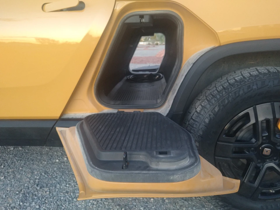 2023 Rivian R1T - Image 9 of 21