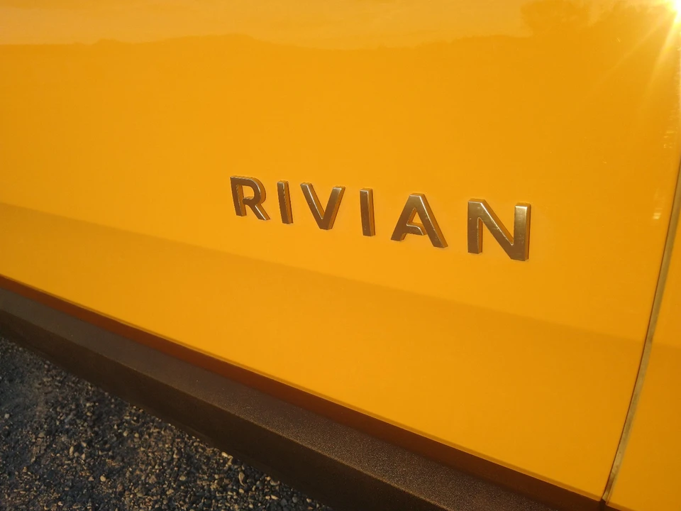 2023 Rivian R1T - Image 11 of 21