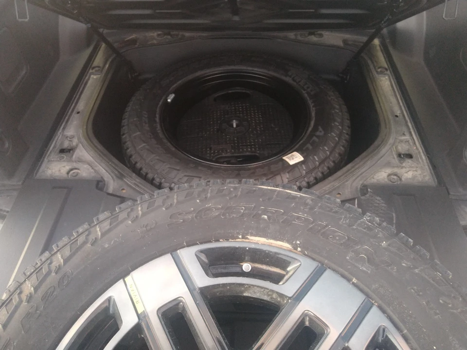 2023 Rivian R1T - Image 18 of 21