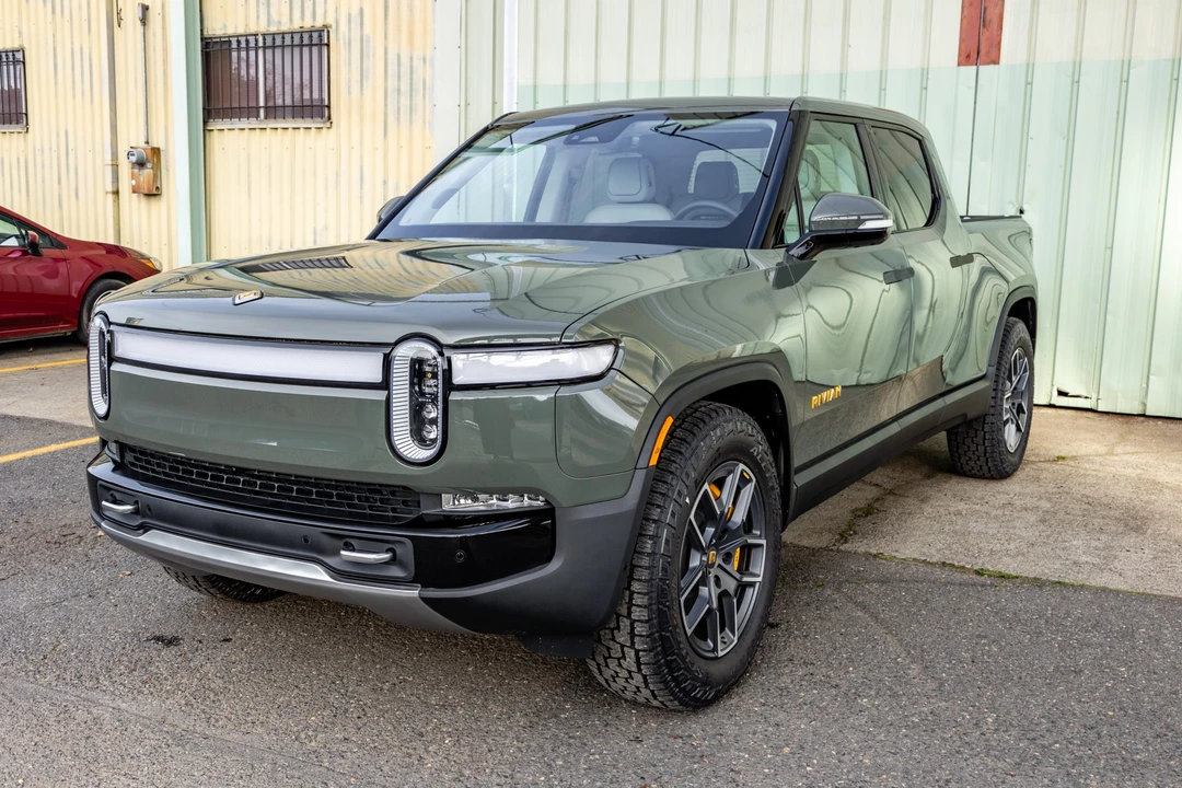 2023 Rivian R1T - Image 2 of 31