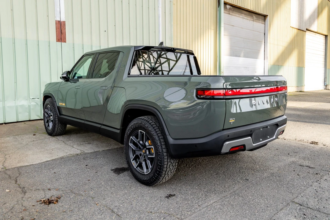 2023 Rivian R1T - Image 10 of 31
