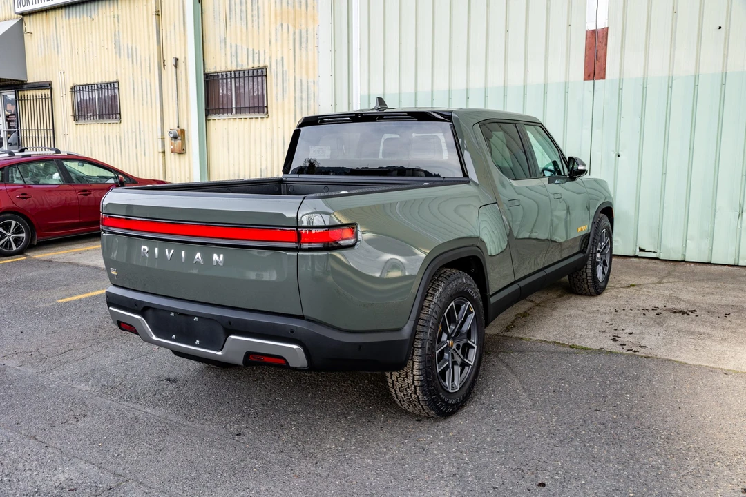 2023 Rivian R1T - Image 8 of 31