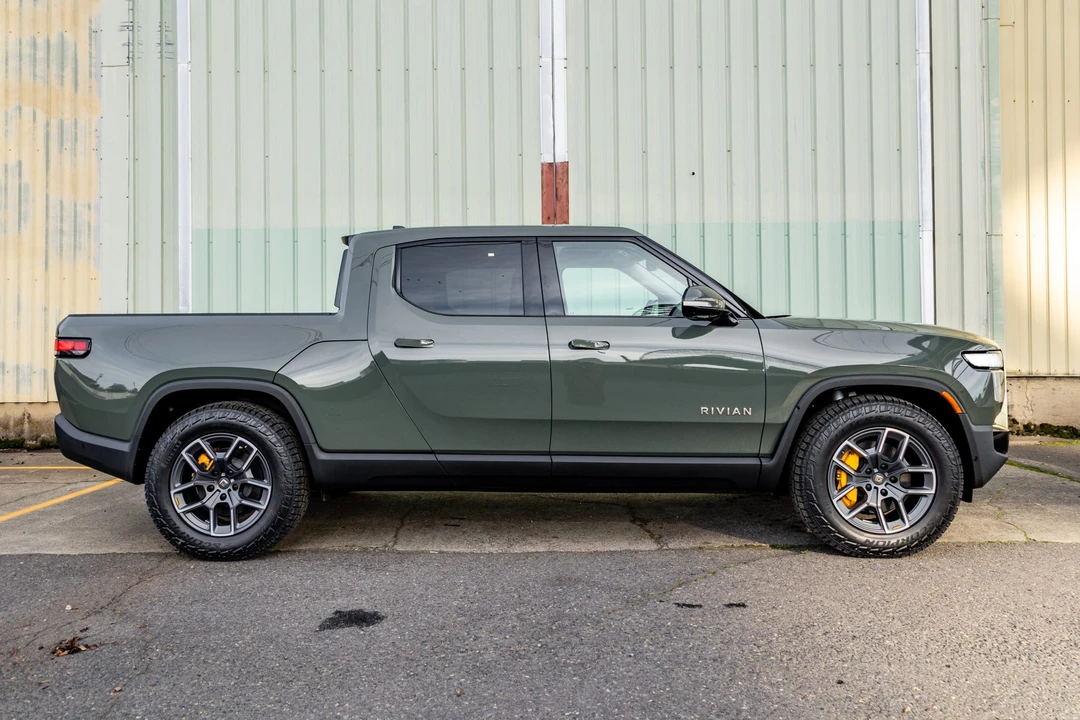 2023 Rivian R1T - Image 7 of 31