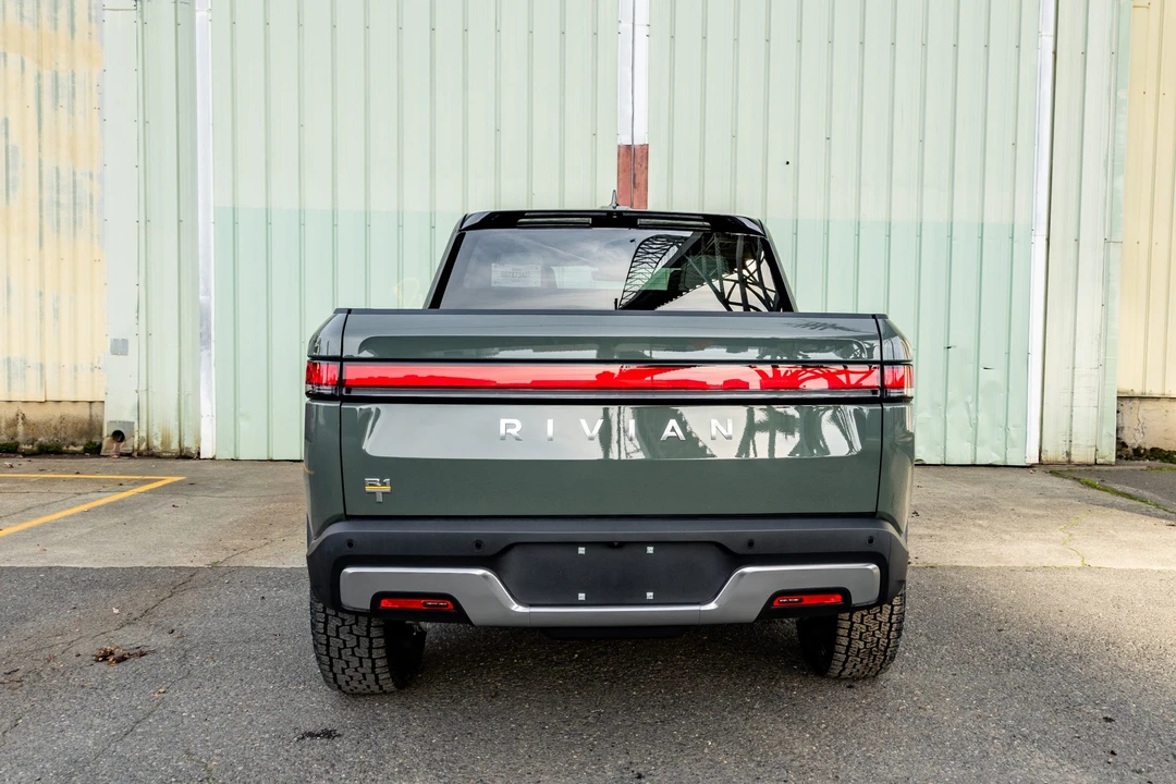 2023 Rivian R1T - Image 9 of 31