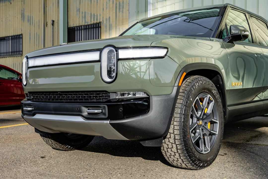 2023 Rivian R1T - Image 14 of 31