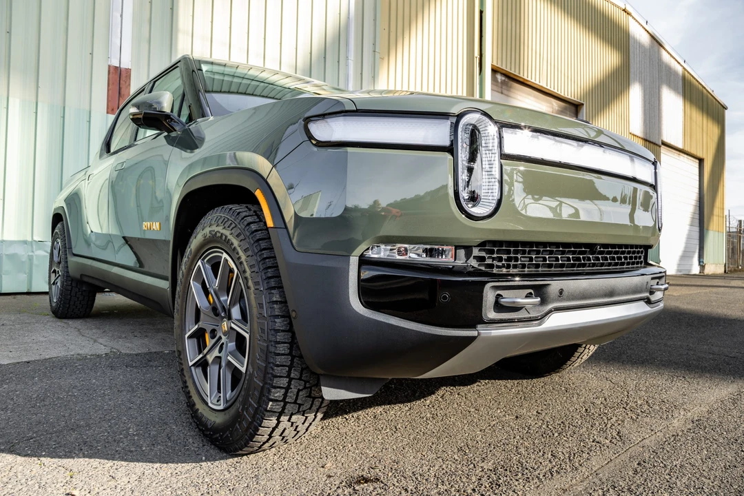 2023 Rivian R1T - Image 12 of 31