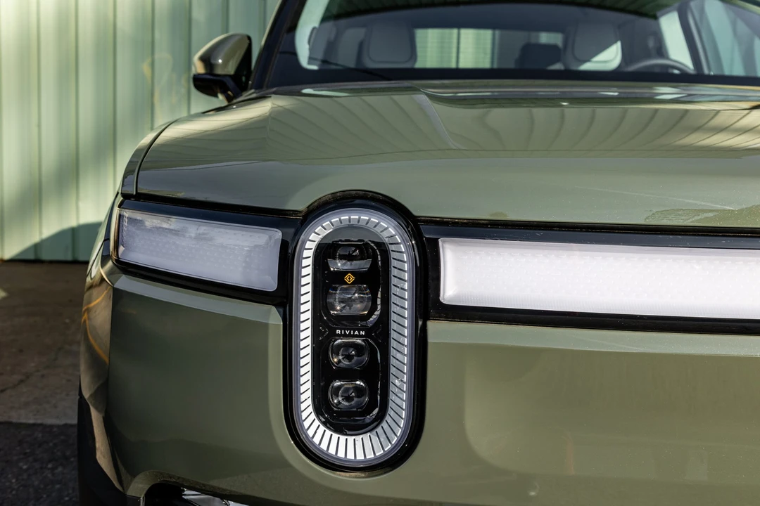 2023 Rivian R1T - Image 15 of 31