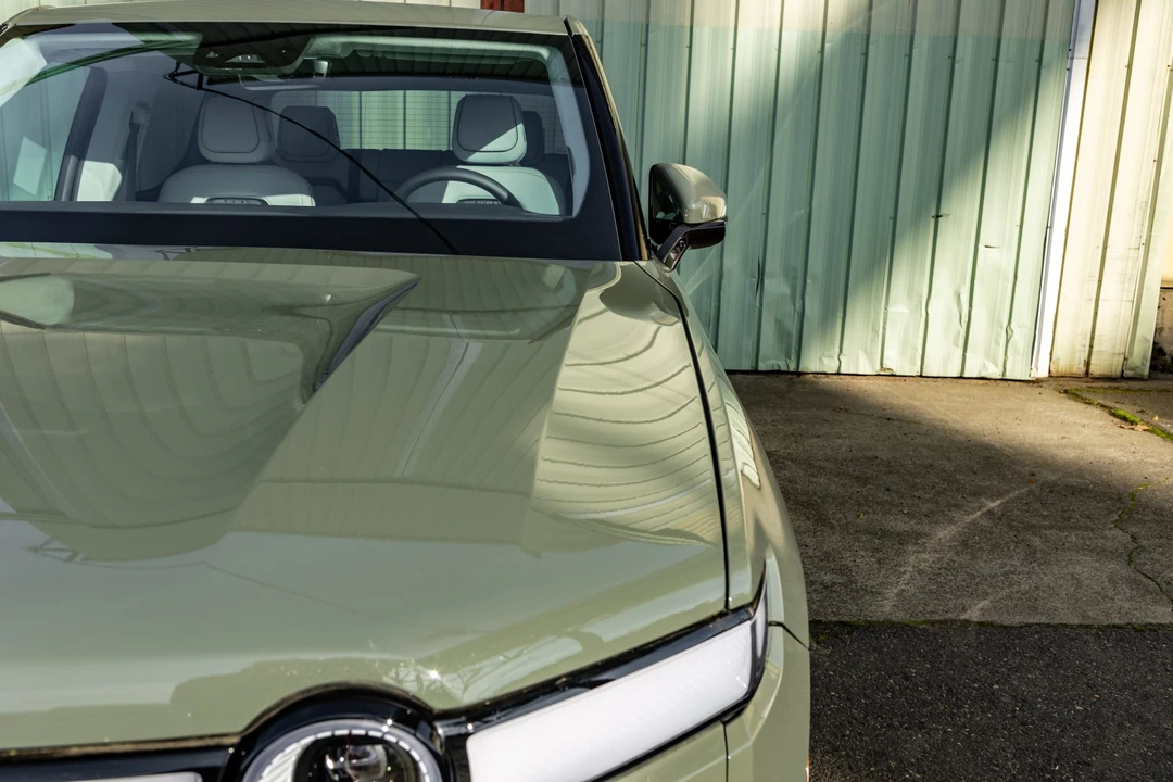 2023 Rivian R1T - Image 18 of 31