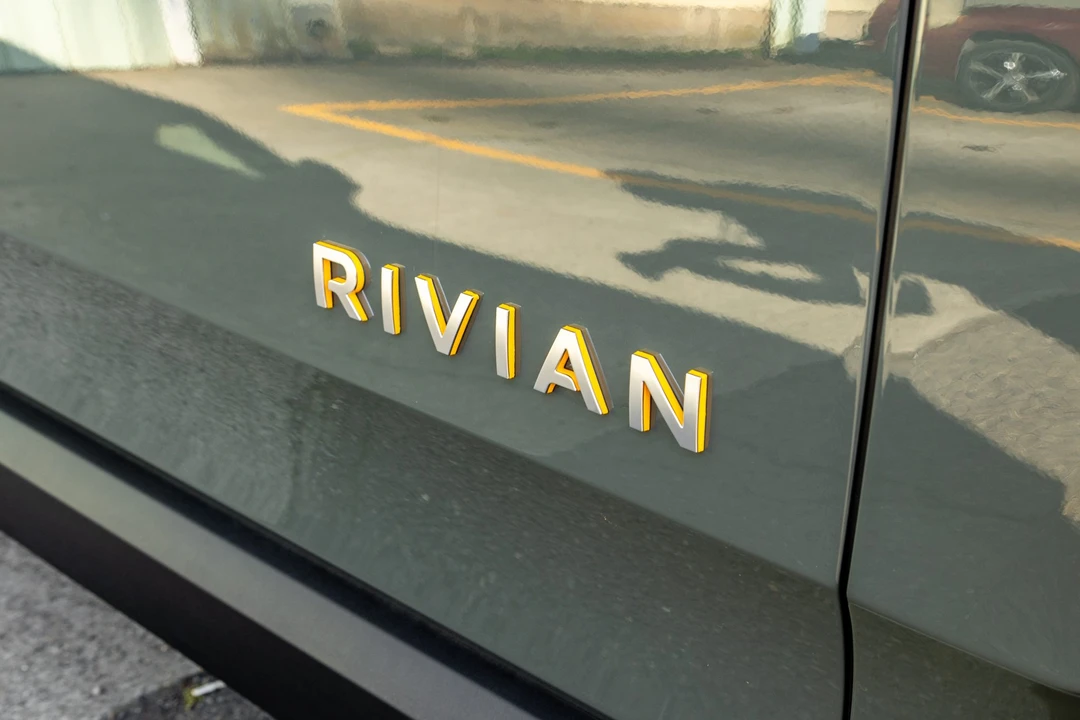 2023 Rivian R1T - Image 25 of 31
