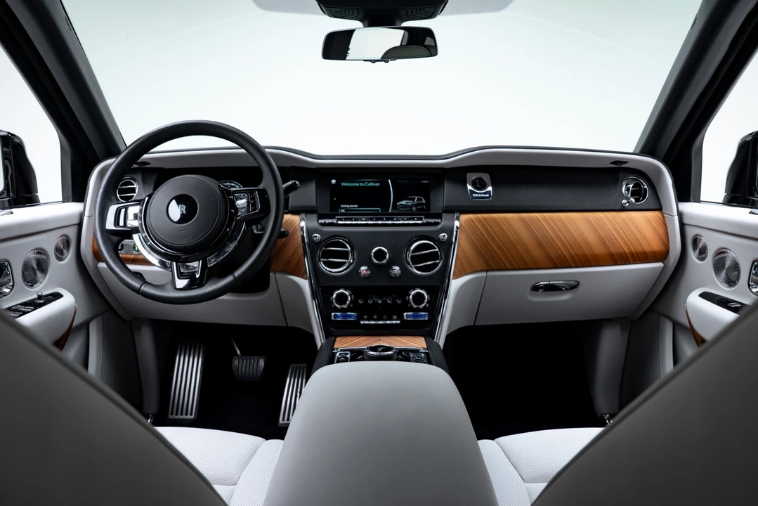 2023 Rolls-Royce Cullinan - Image 2 of 31