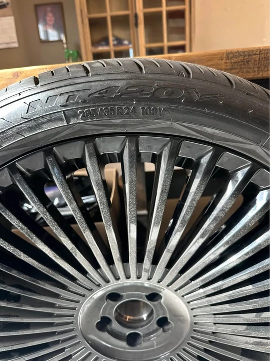 2023 Rolls-Royce Cullinan - Image 2 of 3