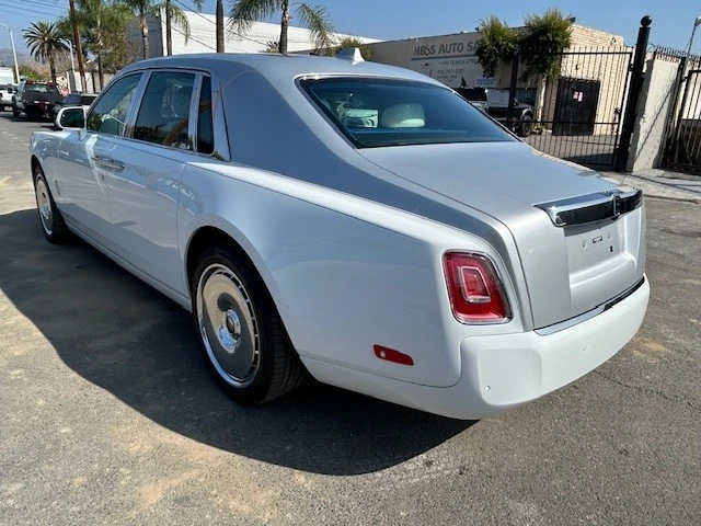 2023 Rolls-Royce Phantom VIII - Image 4 of 18