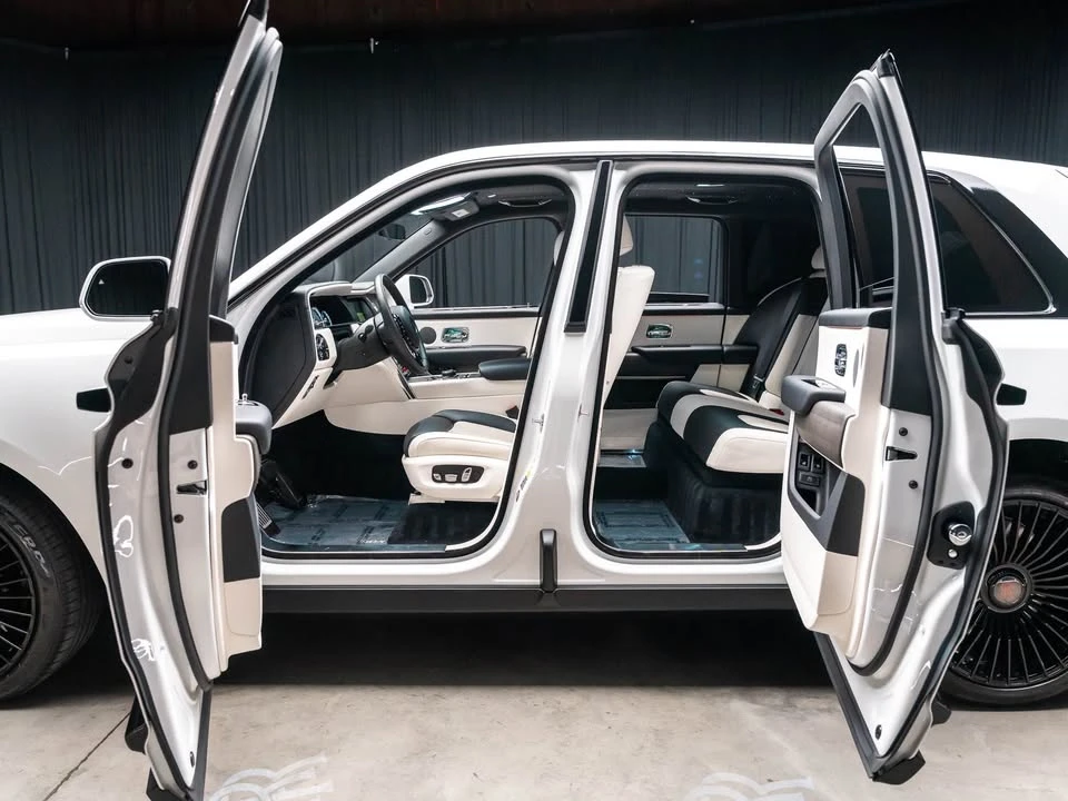 2023 Rolls-Royce Cullinan - Image 17 of 20