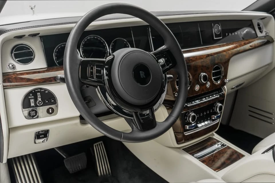 2023 Rolls-Royce Phantom VIII - Image 8 of 14