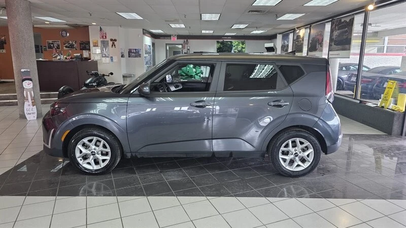 2023 Kia Soul - Image 2 of 4