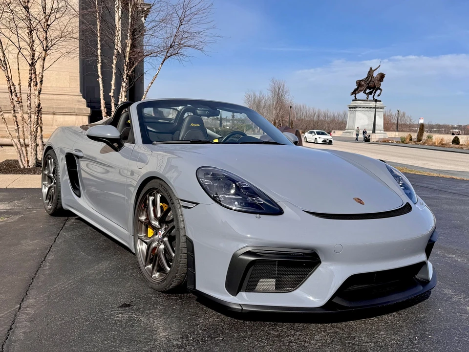 2023 Porsche - Image 2 of 31