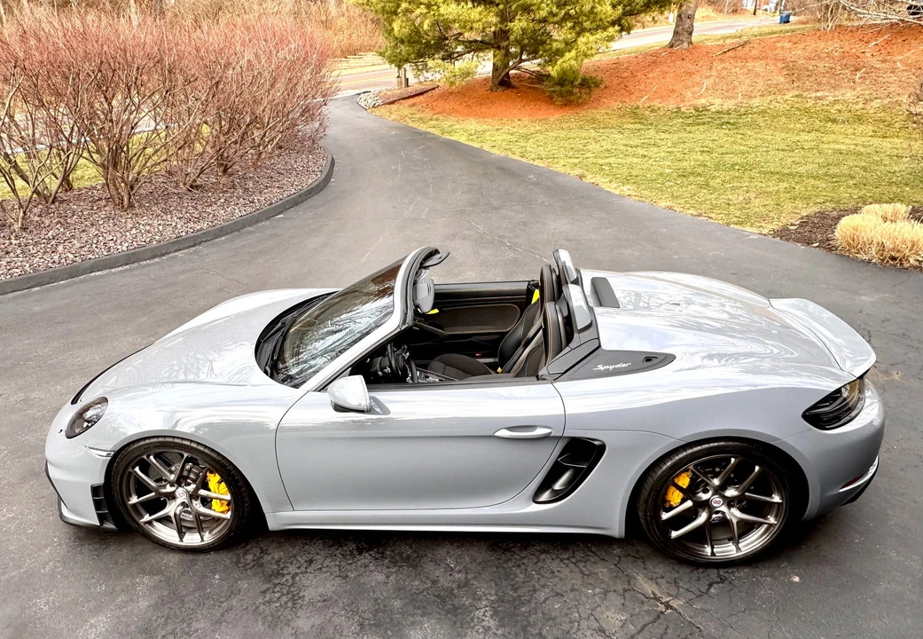 2023 Porsche - Image 25 of 31