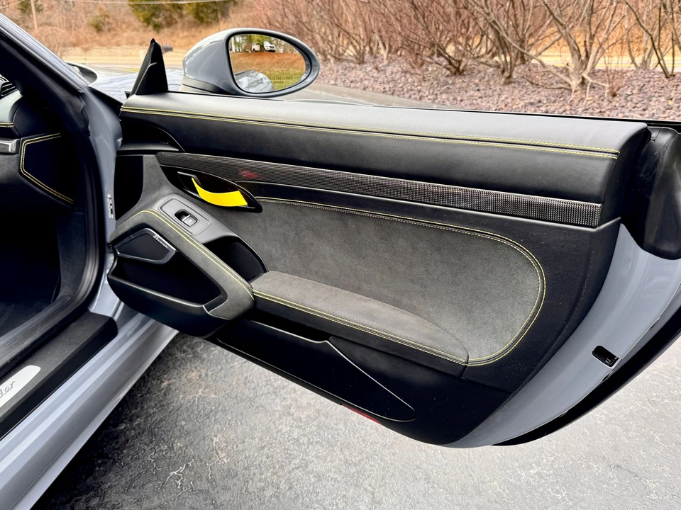 2023 Porsche - Image 17 of 31