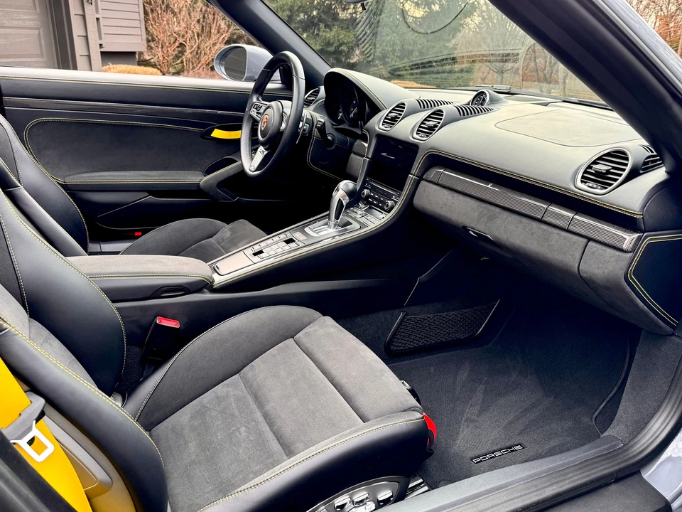 2023 Porsche - Image 16 of 31