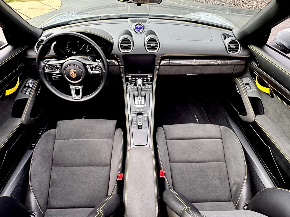 2023 Porsche - Image 12 of 31