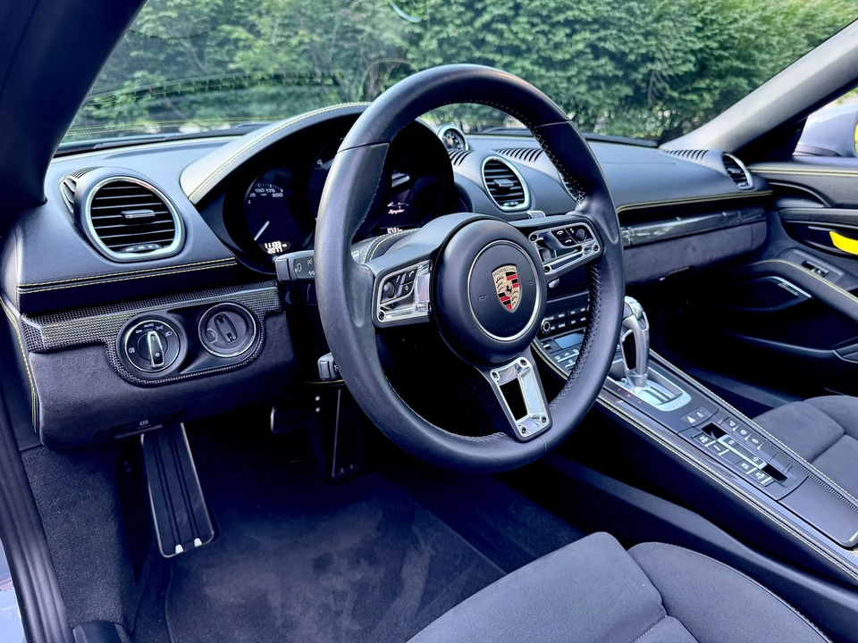 2023 Porsche - Image 12 of 20