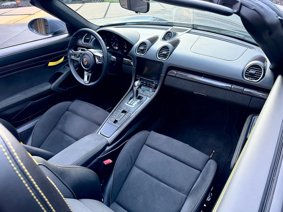 2023 Porsche - Image 13 of 20