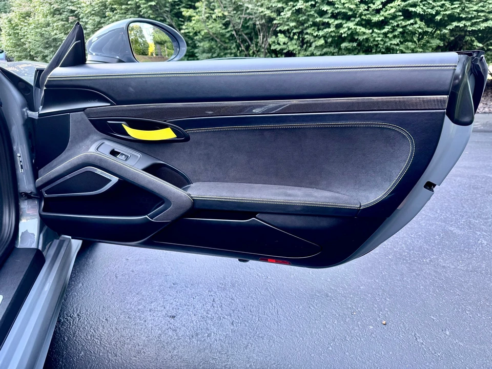2023 Porsche - Image 15 of 20