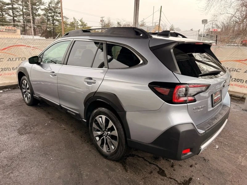 2023 Subaru Outback 6th Gen - Image 11 of 12