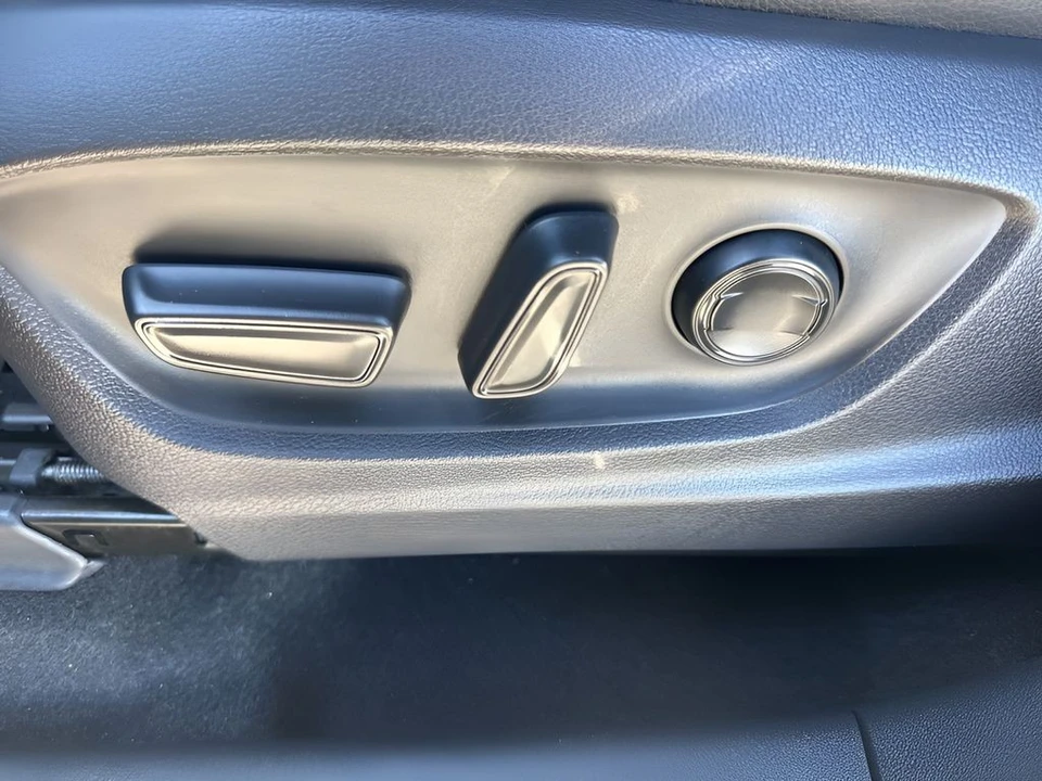 2023 Subaru - Image 10 of 12