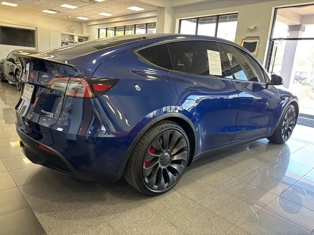 2023 Tesla Model Y Performance - Image 5 of 12