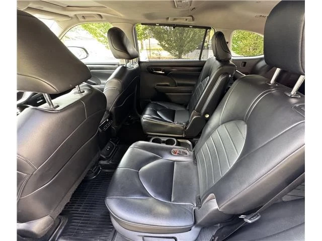 2023 Toyota Highlander - Image 15 of 21