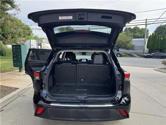 2023 Toyota Highlander - Image 18 of 21