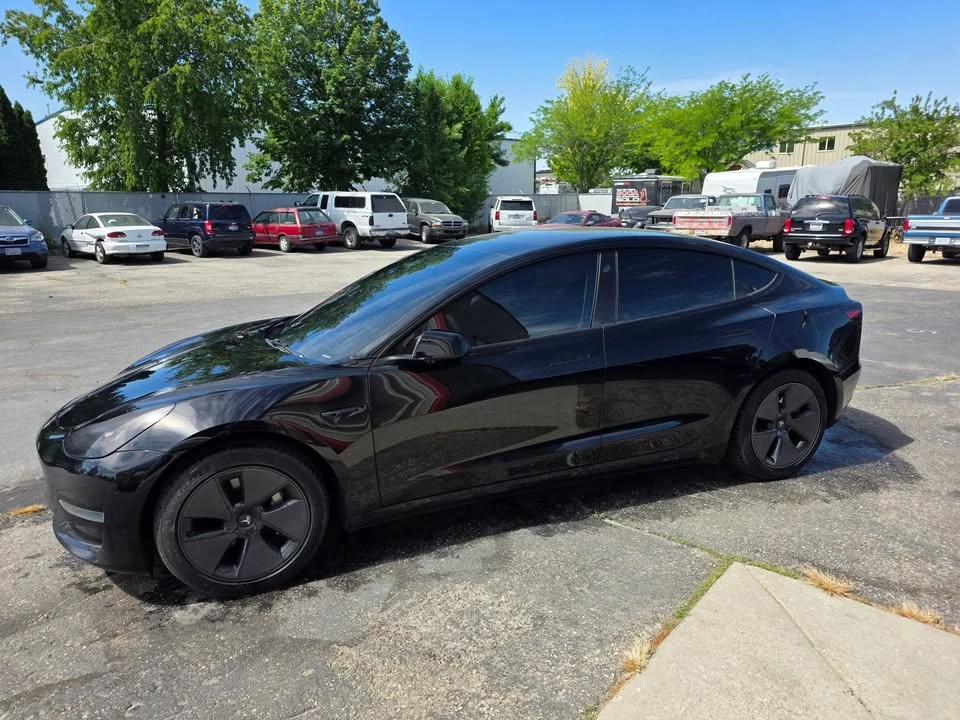 2023 Tesla Model 3 - Image 2 of 18