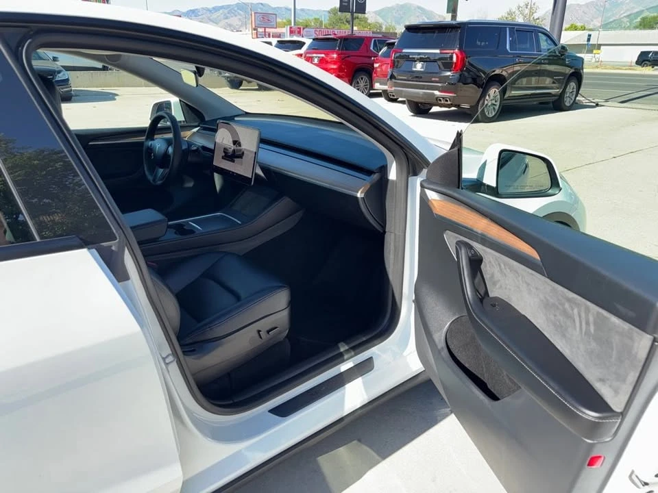 2023 Tesla Model Y - Image 10 of 20