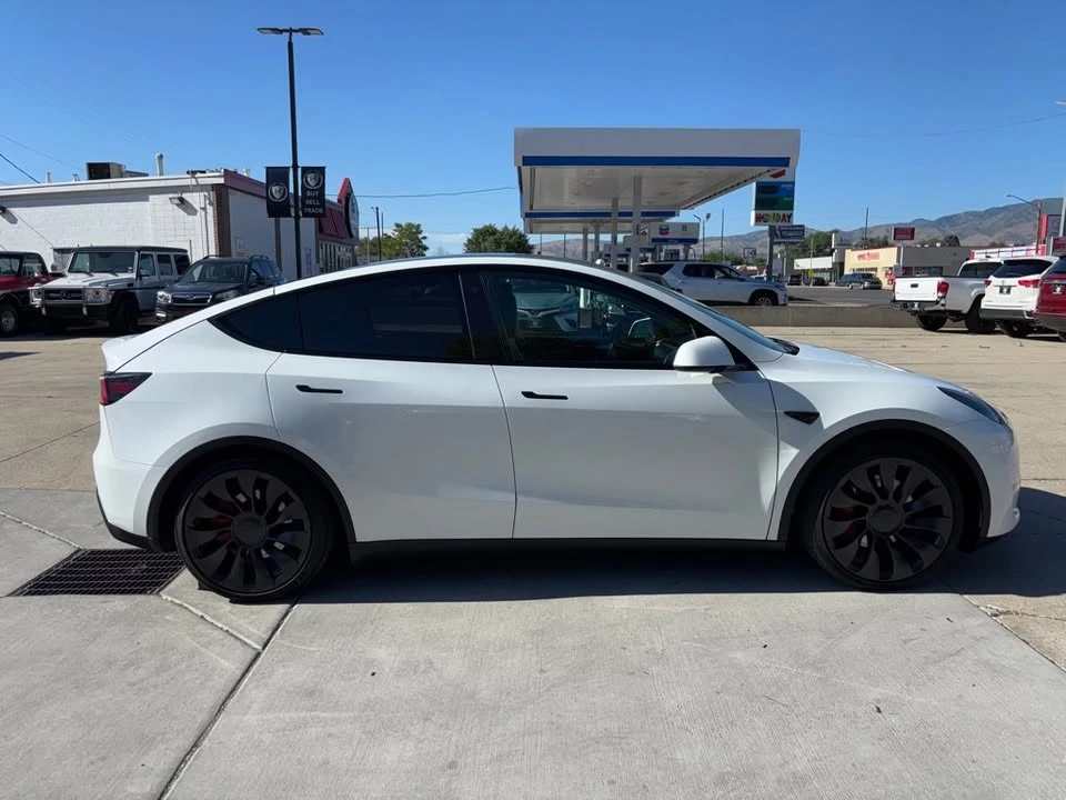 2023 Tesla Model Y - Image 9 of 20