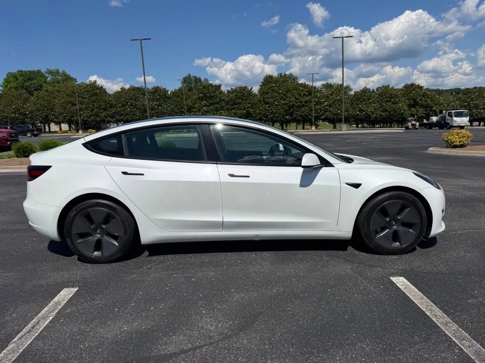 2023 Tesla Model 3 - Image 2 of 18