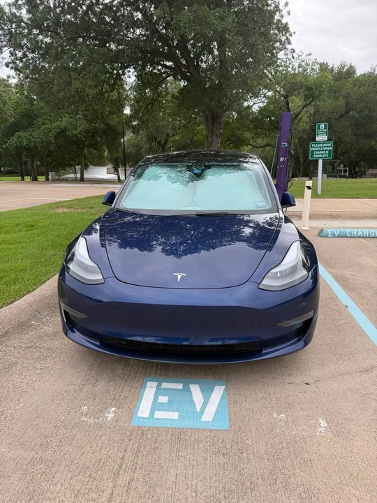 2023 Tesla Model 3 - Image 2 of 13