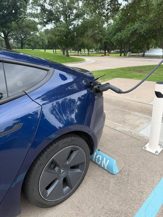 2023 Tesla Model 3 - Image 3 of 13