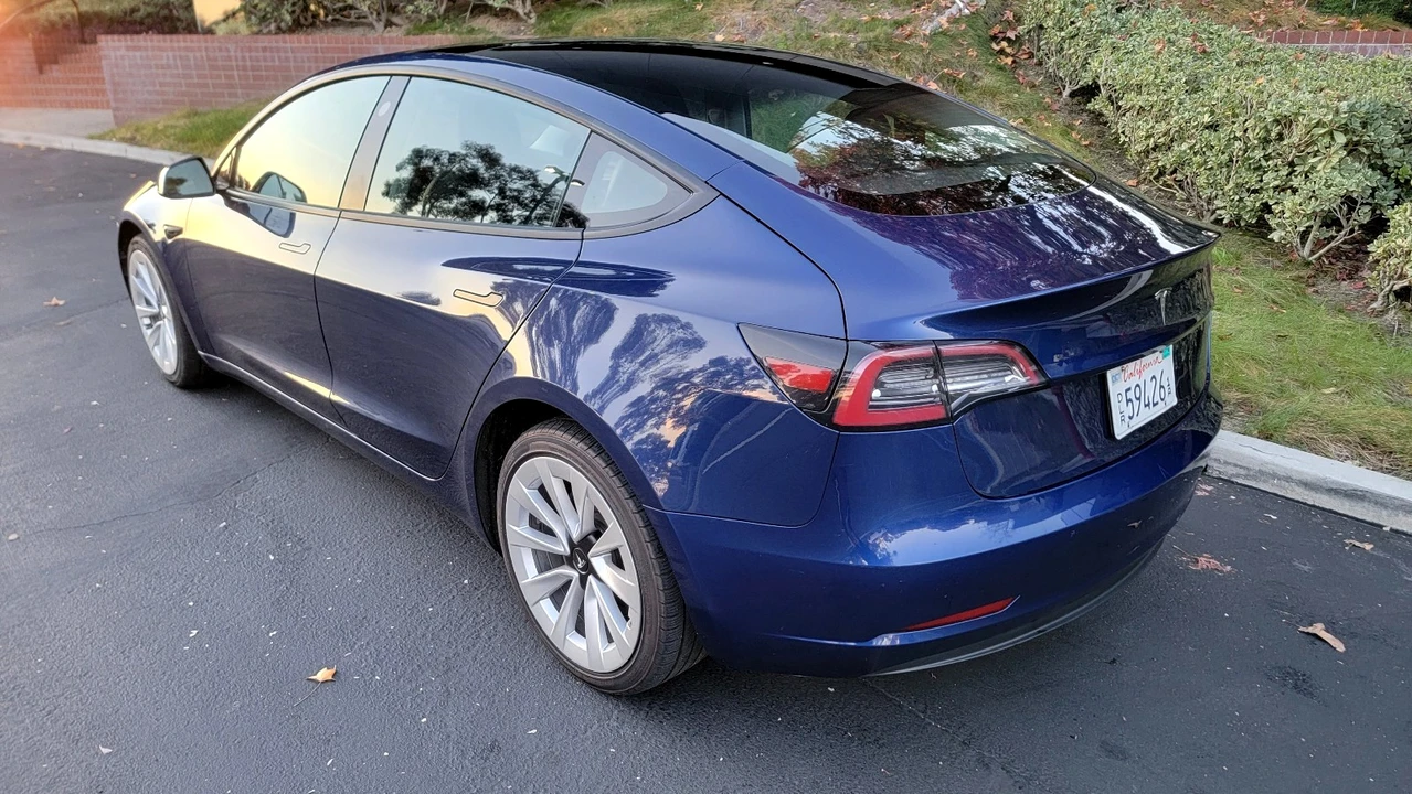 2023 Tesla Model 3 - Image 2 of 21