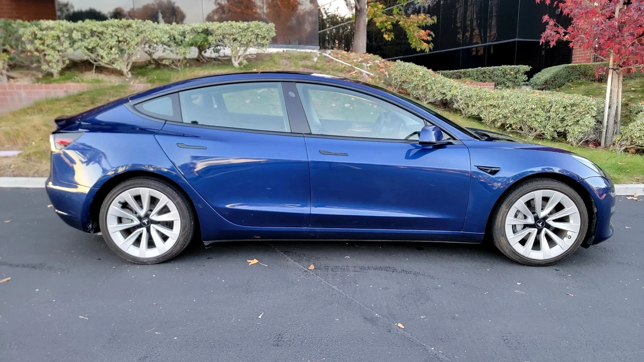 2023 Tesla Model 3 - Image 8 of 21