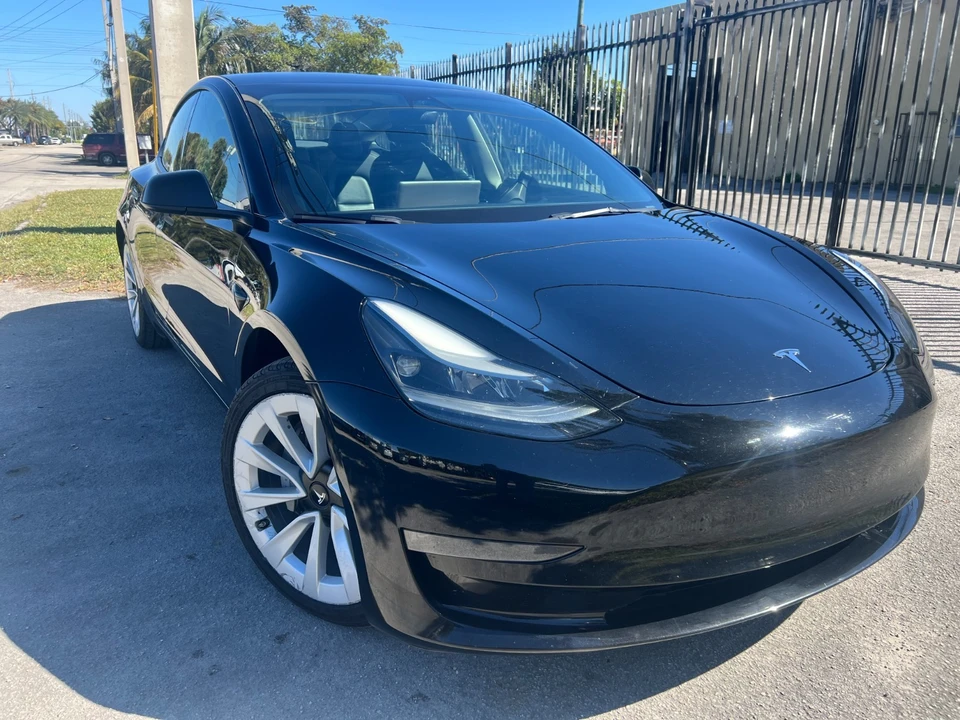 2023 Tesla Model 3 - Image 2 of 21