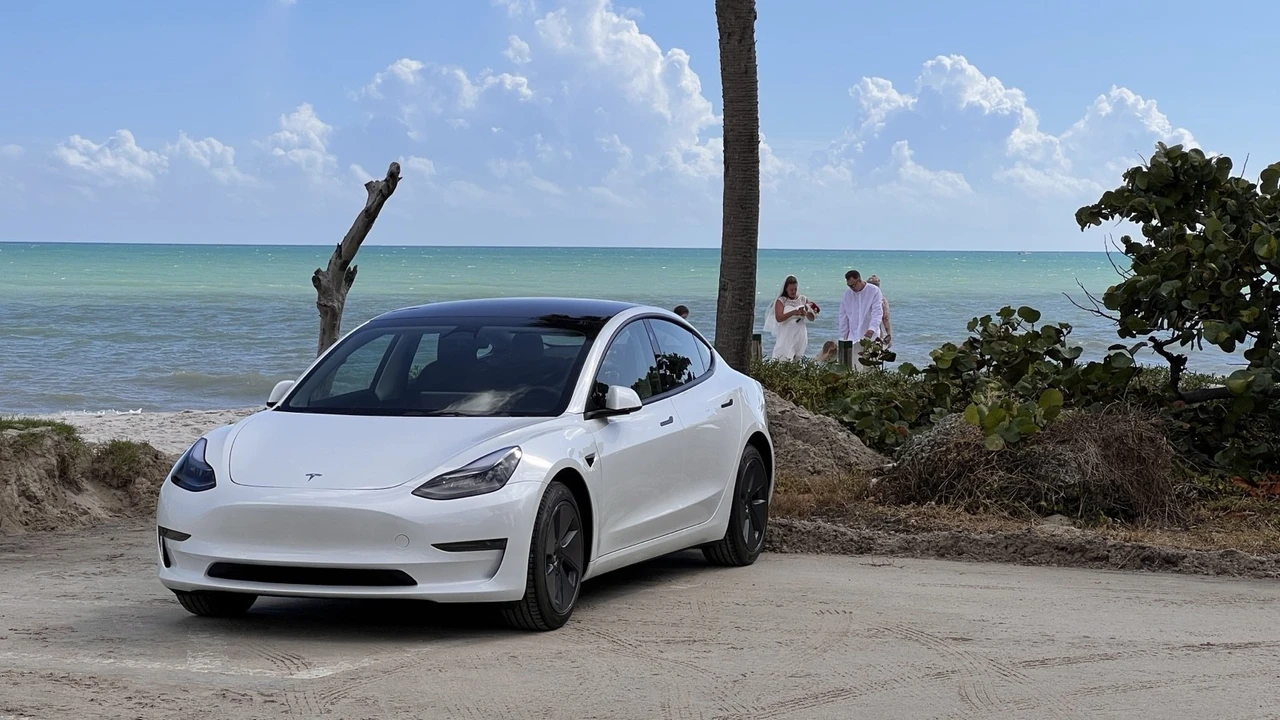 2023 Tesla Model 3 - Image 7 of 21