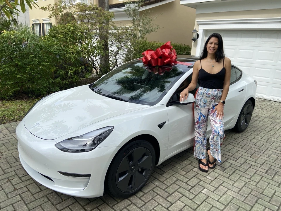 2023 Tesla Model 3 - Image 2 of 21