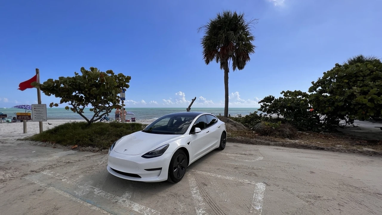 2023 Tesla Model 3 - Image 4 of 21